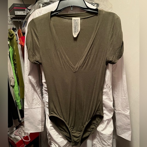 Free People Me Oh My Olive Green V-Neck Short Sleeve Bodysuit - Picture 4 of 7
